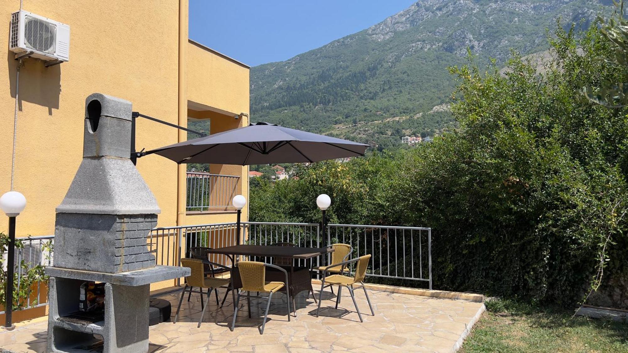 Villa Risan Apartments Exterior photo